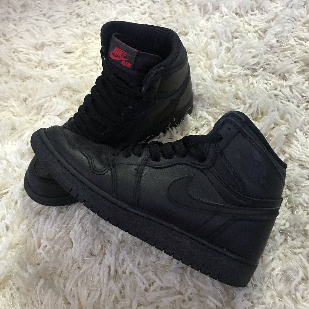 Black Jordan 1s - Size Boys 5Y/Woman’s 6 & 6.5